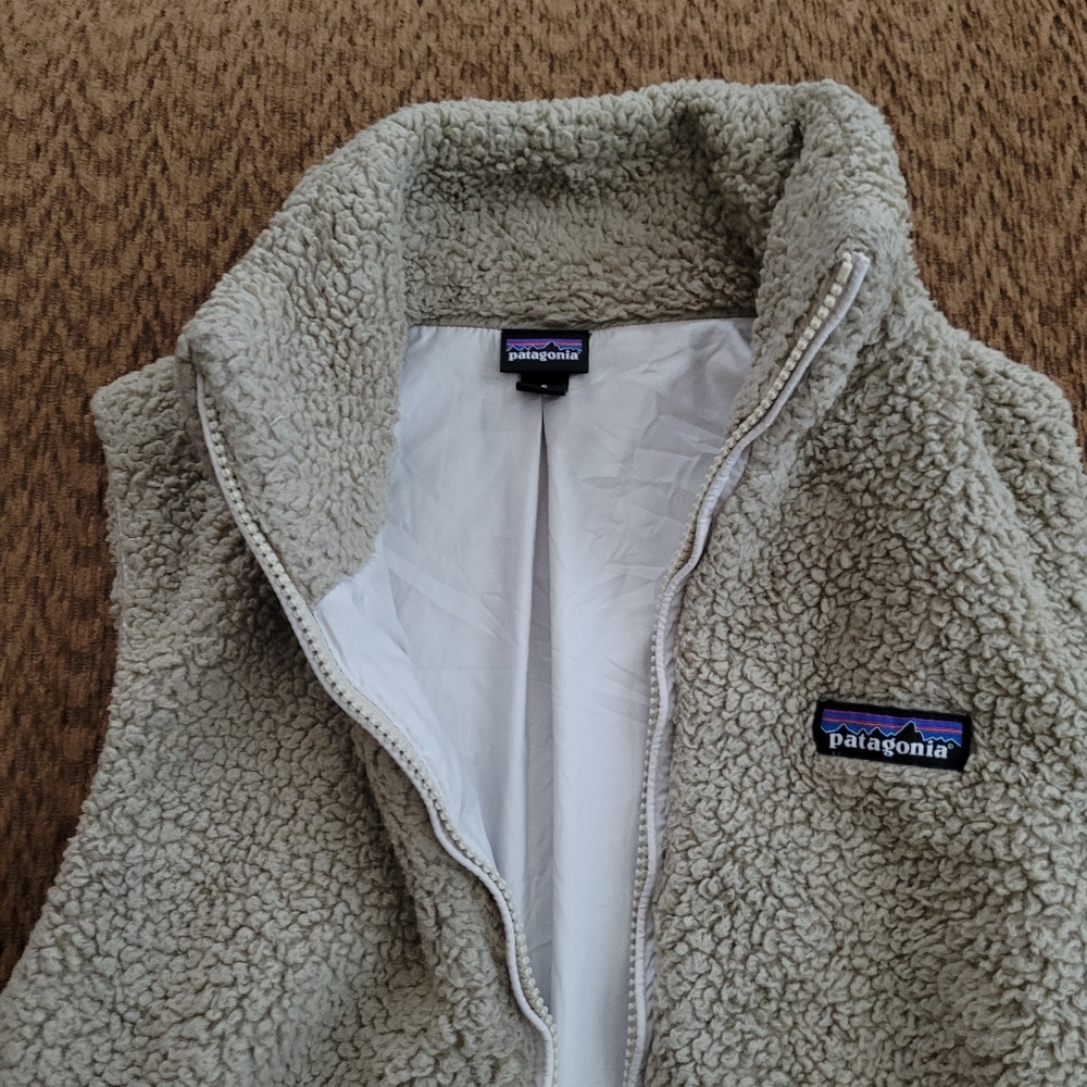 Patagonia Sherpa Fleece Vest in Light Gray